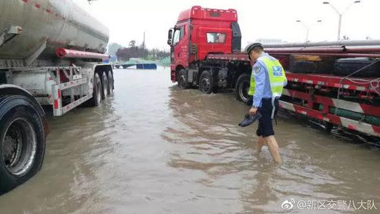 南陽突遭暴雨！多3d全息廣告機地被淹瞬間成“海”！